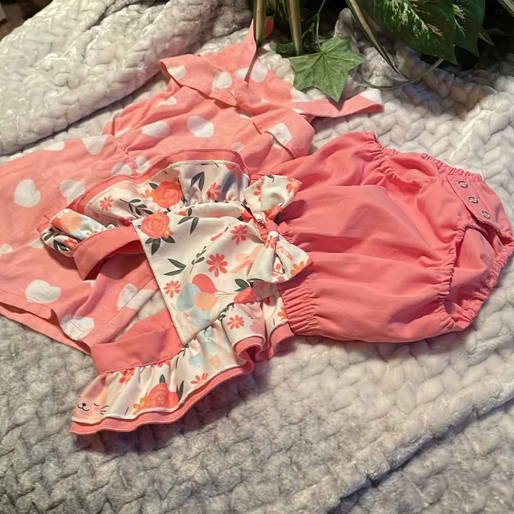 🎀💗 2 Outfit bundle Girl’s 24 months Pink 2 Bubble Suits w Ruffles Gently Worn